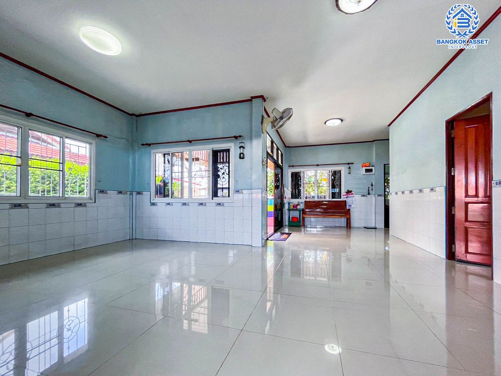 *****บ้านเดี่ยวมือสอง ซอยวัดหนองปรง ราชพฤกษ์ หลังมุม เนื้อที่กว้าง 130 ตร.ว. ฟังก์ชัน 3 ห้องนอน 2 ห้องน้ำ 2 ที่จอดรถ พื้นที่ใช้สอย 130 ตรว. วิวทะเลสาบ หลังบ้านพร้อมเรือนพักผ่อน บนทำเลเดินทางสะดวก เชื่อมต่อถนนกรุงเทพ-ปทุมธานี ถนนติวานนท์ ใกล้เดอะทรี คอมมูนิตี้มอลล์