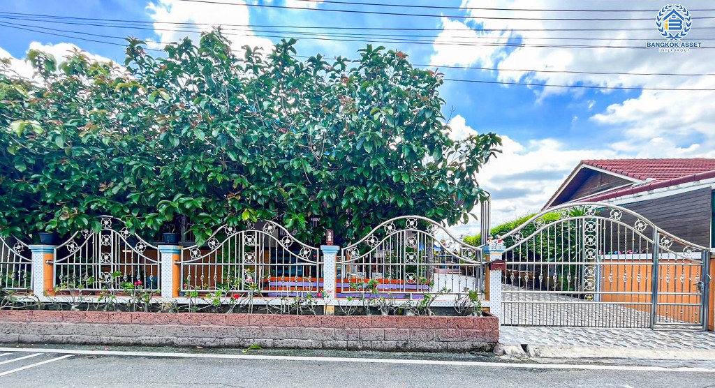 *****บ้านเดี่ยวมือสอง ซอยวัดหนองปรง ราชพฤกษ์ หลังมุม เนื้อที่กว้าง 130 ตร.ว. ฟังก์ชัน 3 ห้องนอน 2 ห้องน้ำ 2 ที่จอดรถ พื้นที่ใช้สอย 130 ตรว. วิวทะเลสาบ หลังบ้านพร้อมเรือนพักผ่อน บนทำเลเดินทางสะดวก เชื่อมต่อถนนกรุงเทพ-ปทุมธานี ถนนติวานนท์ ใกล้เดอะทรี คอมมูนิตี้มอลล์