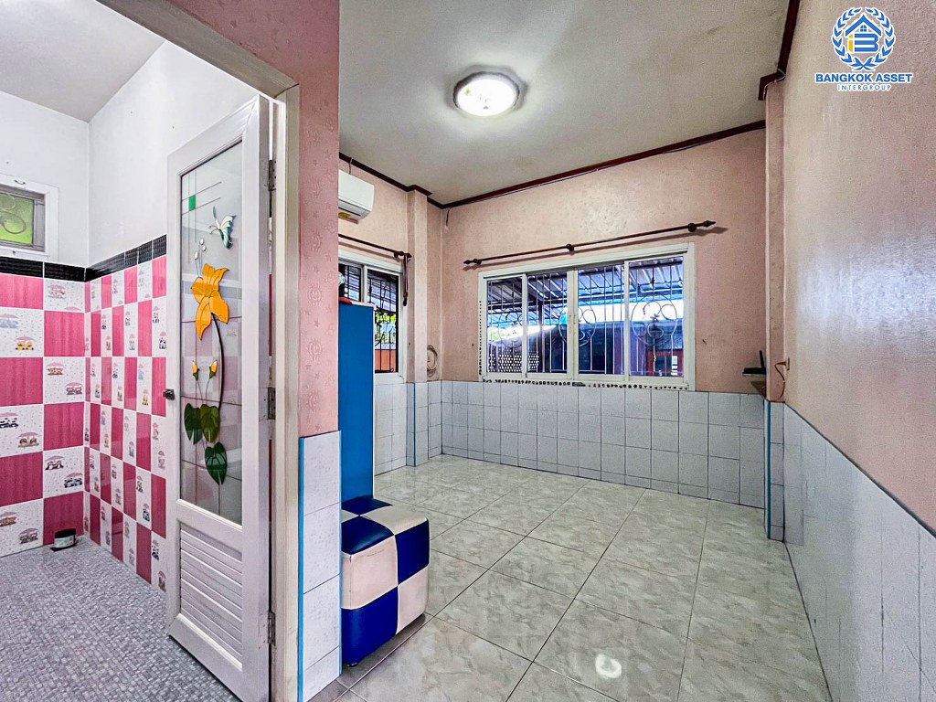 *****บ้านเดี่ยวมือสอง ซอยวัดหนองปรง ราชพฤกษ์ หลังมุม เนื้อที่กว้าง 130 ตร.ว. ฟังก์ชัน 3 ห้องนอน 2 ห้องน้ำ 2 ที่จอดรถ พื้นที่ใช้สอย 130 ตรว. วิวทะเลสาบ หลังบ้านพร้อมเรือนพักผ่อน บนทำเลเดินทางสะดวก เชื่อมต่อถนนกรุงเทพ-ปทุมธานี ถนนติวานนท์ ใกล้เดอะทรี คอมมูนิตี้มอลล์