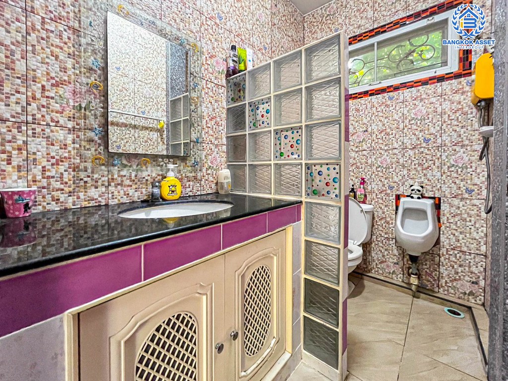 *****บ้านเดี่ยวมือสอง ซอยวัดหนองปรง ราชพฤกษ์ หลังมุม เนื้อที่กว้าง 130 ตร.ว. ฟังก์ชัน 3 ห้องนอน 2 ห้องน้ำ 2 ที่จอดรถ พื้นที่ใช้สอย 130 ตรว. วิวทะเลสาบ หลังบ้านพร้อมเรือนพักผ่อน บนทำเลเดินทางสะดวก เชื่อมต่อถนนกรุงเทพ-ปทุมธานี ถนนติวานนท์ ใกล้เดอะทรี คอมมูนิตี้มอลล์