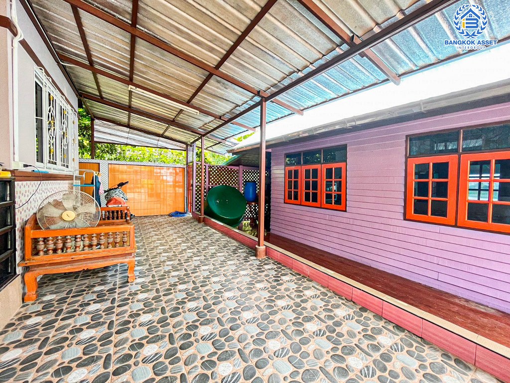 *****บ้านเดี่ยวมือสอง ซอยวัดหนองปรง ราชพฤกษ์ หลังมุม เนื้อที่กว้าง 130 ตร.ว. ฟังก์ชัน 3 ห้องนอน 2 ห้องน้ำ 2 ที่จอดรถ พื้นที่ใช้สอย 130 ตรว. วิวทะเลสาบ หลังบ้านพร้อมเรือนพักผ่อน บนทำเลเดินทางสะดวก เชื่อมต่อถนนกรุงเทพ-ปทุมธานี ถนนติวานนท์ ใกล้เดอะทรี คอมมูนิตี้มอลล์