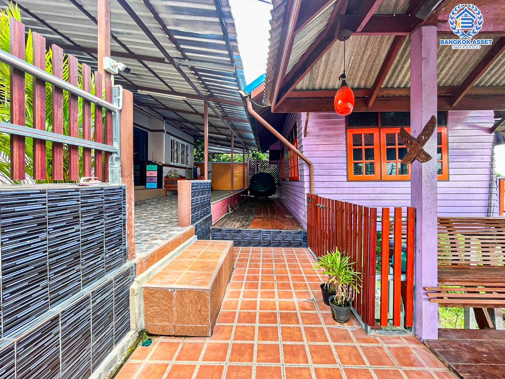 *****บ้านเดี่ยวมือสอง ซอยวัดหนองปรง ราชพฤกษ์ หลังมุม เนื้อที่กว้าง 130 ตร.ว. ฟังก์ชัน 3 ห้องนอน 2 ห้องน้ำ 2 ที่จอดรถ พื้นที่ใช้สอย 130 ตรว. วิวทะเลสาบ หลังบ้านพร้อมเรือนพักผ่อน บนทำเลเดินทางสะดวก เชื่อมต่อถนนกรุงเทพ-ปทุมธานี ถนนติวานนท์ ใกล้เดอะทรี คอมมูนิตี้มอลล์