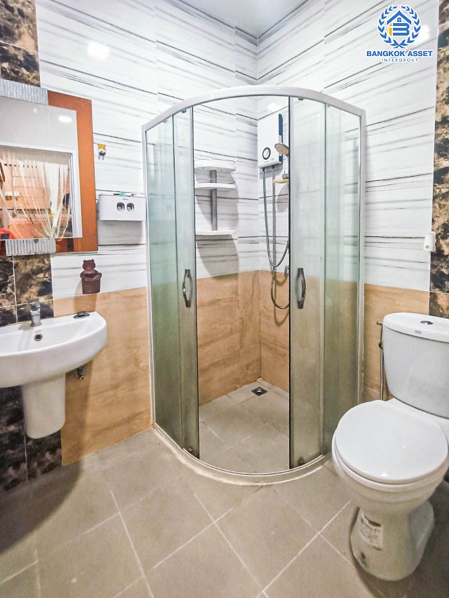 *****ทาวน์เฮ้าส์มือสองนนทบุรี โครงการ โกลเด้นทาวน์2 งามวงศ์วาน-ประชาชื่น เนื้อที่ 16.2 ตร.ว. ฟังก์ชัน 3 ห้องนอน 2 ห้องน้ำ 1 ที่จอดรถ แถมฟรี! 4 เครื่องปรับอากาศ, 2 เครื่องทำน้ำอุ่น บนทำเลเดินทางสะดวก เชื่อมต่อถนนกรุงเทพ-นนทบุรี ใกล้ทางด่วน "ศรีรัช" และรถไฟฟ้าสายสีม่วง "สถานีแยกติวานนท์" เพียง 10 นาทีเท่านั้น!