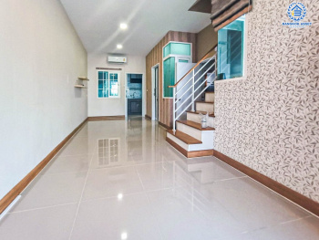 *****ทาวน์เฮ้าส์มือสองนนทบุรี โครงการ โกลเด้นทาวน์2 งามวงศ์วาน-ประชาชื่น เนื้อที่ 16.2 ตร.ว. ฟังก์ชัน 3 ห้องนอน 2 ห้องน้ำ 1 ที่จอดรถ แถมฟรี! 4 เครื่องปรับอากาศ, 2 เครื่องทำน้ำอุ่น บนทำเลเดินทางสะดวก เชื่อมต่อถนนกรุงเทพ-นนทบุรี ใกล้ทางด่วน "ศรีรัช" และรถไฟฟ้าสายสีม่วง "สถานีแยกติวานนท์" เพียง 10 นาทีเท่านั้น!