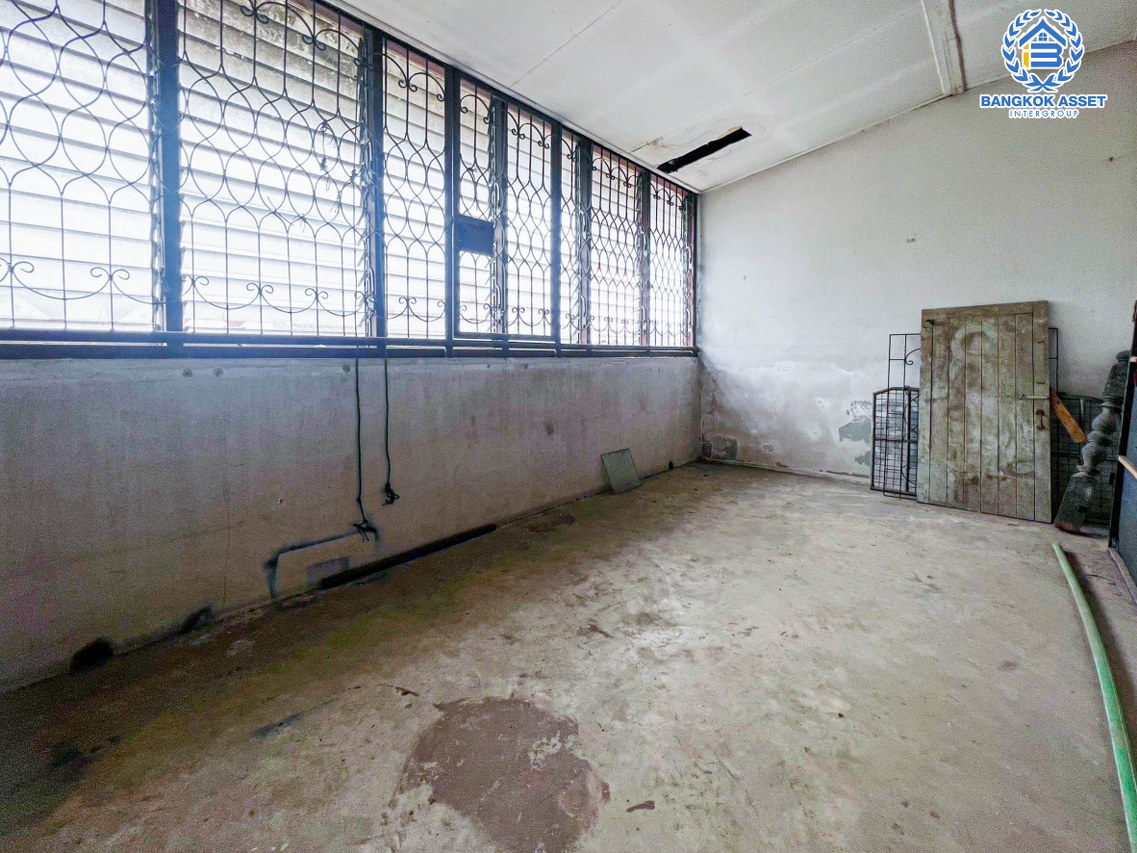 *****อาคารพาณิชย์มือสองกรุงเทพฯ หมู่บ้าน ซอยพานิชยการธนบุรี32 ราชพฤกษ์ เนื้อที่กว้าง 27 ตร.ว. ฟังก์ชัน 5 ห้องนอน 3 ห้องน้ำ 1 ที่จอดรถ บนทำเลติดถนนพาณิชยการธนบุรี เชื่อมต่อถนนจรัญสนิทวงศ์, ถนนราชพฤกษ์ ใกล้รถไฟฟ้าสายสีน้ำเงิน "สถานีจรัญฯ 13" จองเลย!