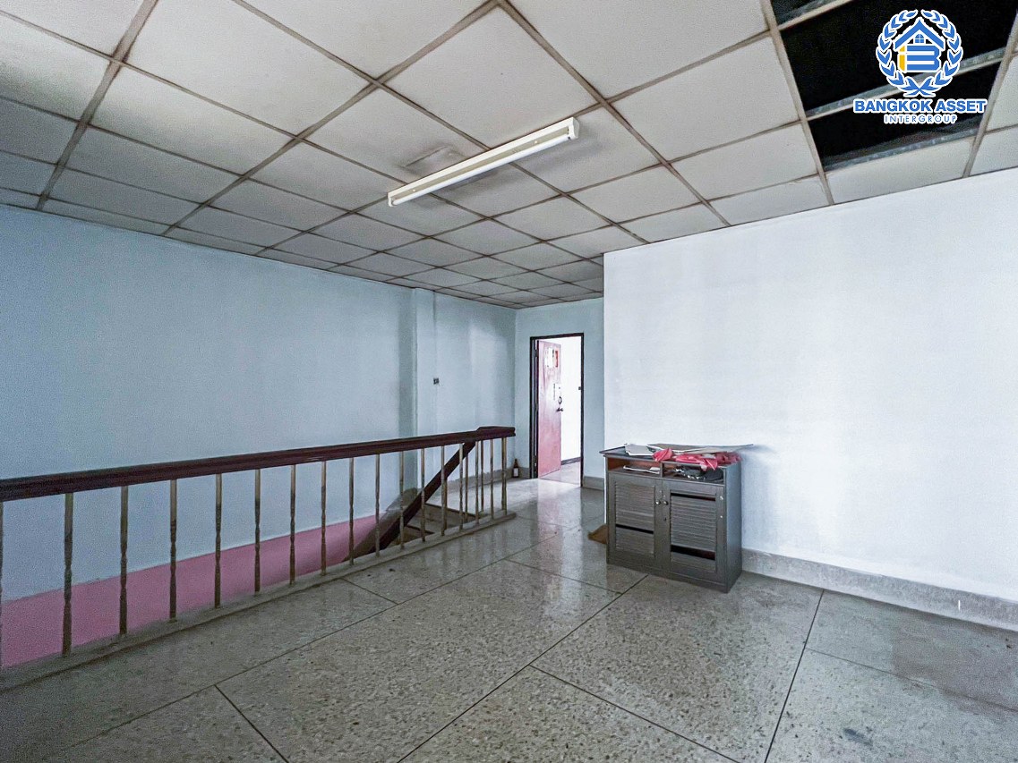 *****อาคารพาณิชย์มือสองกรุงเทพฯ หมู่บ้าน ซอยพานิชยการธนบุรี32 ราชพฤกษ์ เนื้อที่กว้าง 27 ตร.ว. ฟังก์ชัน 5 ห้องนอน 3 ห้องน้ำ 1 ที่จอดรถ บนทำเลติดถนนพาณิชยการธนบุรี เชื่อมต่อถนนจรัญสนิทวงศ์, ถนนราชพฤกษ์ ใกล้รถไฟฟ้าสายสีน้ำเงิน "สถานีจรัญฯ 13" จองเลย!