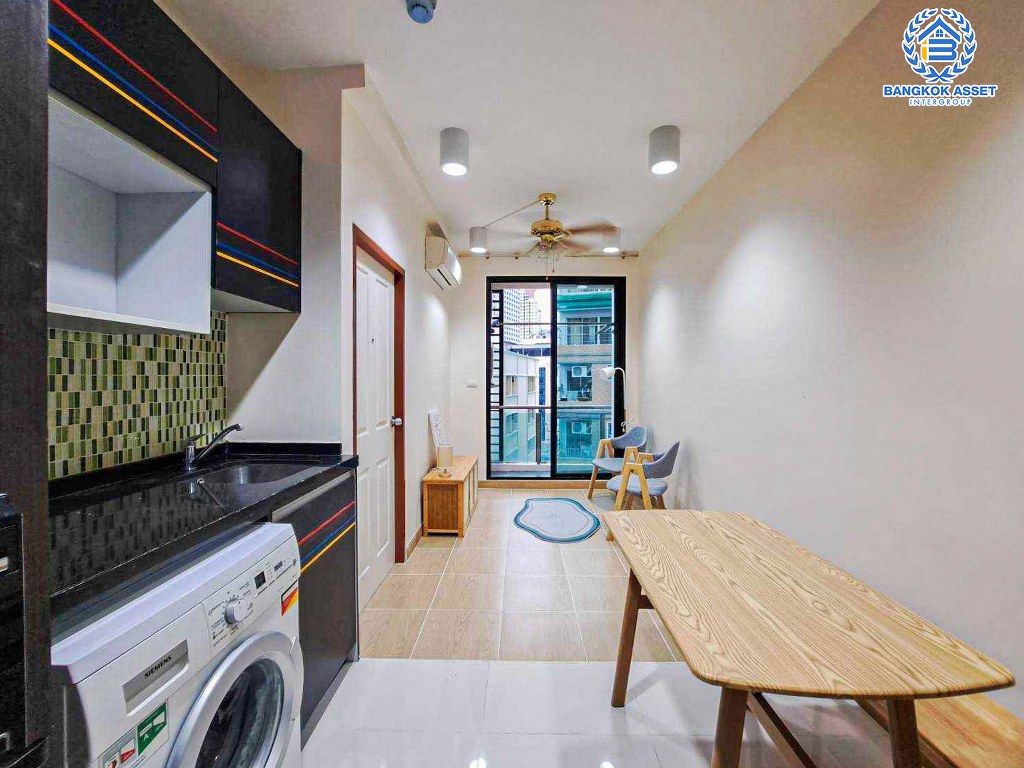 *****คอนโดมิเนียมมือสอง ชาโตน์ อินทาวน์ รัชดา หลังมุม เนื้อที่กว้าง 35 ตร.ม. ฟังก์ชัน 1 ห้องนอน 1 ห้องน้ำ 1 ที่จอดรถ คอนโดตกแต่งใหม่ แถมเฟอร์นิเจอร์ครบ บนทำเลใจกลางเมือง เชื่อมต่อถนนพระราม 9 ถนนรัชดาภิเษก ถนนสุทธิสาร ใกล้เซ็นทรัลพระราม 9 และรถไฟฟ้าสายสีน้ำเงิน "สถานีศูนย์วัฒนธรรม"