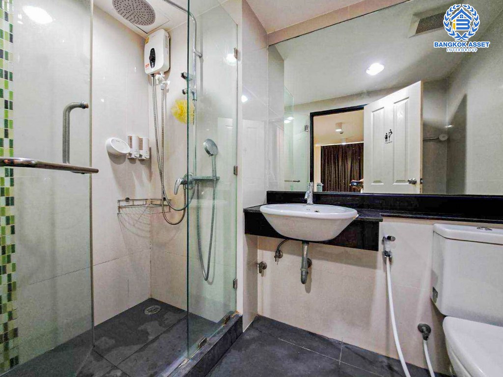 *****คอนโดมิเนียมมือสอง ชาโตน์ อินทาวน์ รัชดา หลังมุม เนื้อที่กว้าง 35 ตร.ม. ฟังก์ชัน 1 ห้องนอน 1 ห้องน้ำ 1 ที่จอดรถ คอนโดตกแต่งใหม่ แถมเฟอร์นิเจอร์ครบ บนทำเลใจกลางเมือง เชื่อมต่อถนนพระราม 9 ถนนรัชดาภิเษก ถนนสุทธิสาร ใกล้เซ็นทรัลพระราม 9 และรถไฟฟ้าสายสีน้ำเงิน "สถานีศูนย์วัฒนธรรม"