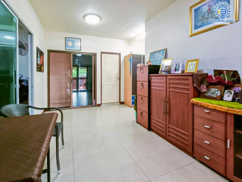 *****บ้านเดี่ยวมือสอง โครงการ รามอินทรานิเวศน์ หลังมุม เนื้อที่กว้าง 73 ตร.ว. ฟังก์ชัน 3 ห้องนอน 2 ห้องน้ำ 1 ที่จอดรถ บ้านสภาพดีเยี่ยม ค่อนข้างเป็นส่วนตัว โครงการบนทำเลใกล้แหล่งคอมมูนิตี้มอลล์ เชื่อมต่อถนนรามอินทรา ใกล้รถไฟฟ้าสายสีชมพู "สถานีรามอินทรา" และจุดขึ้นทางด่วน "รามอินทรา-อาจณรงค์"