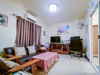 *****บ้านเดี่ยวมือสอง โครงการ รามอินทรานิเวศน์ หลังมุม เนื้อที่กว้าง 73 ตร.ว. ฟังก์ชัน 3 ห้องนอน 2 ห้องน้ำ 1 ที่จอดรถ บ้านสภาพดีเยี่ยม ค่อนข้างเป็นส่วนตัว โครงการบนทำเลใกล้แหล่งคอมมูนิตี้มอลล์ เชื่อมต่อถนนรามอินทรา ใกล้รถไฟฟ้าสายสีชมพู "สถานีรามอินทรา" และจุดขึ้นทางด่วน "รามอินทรา-อาจณรงค์"