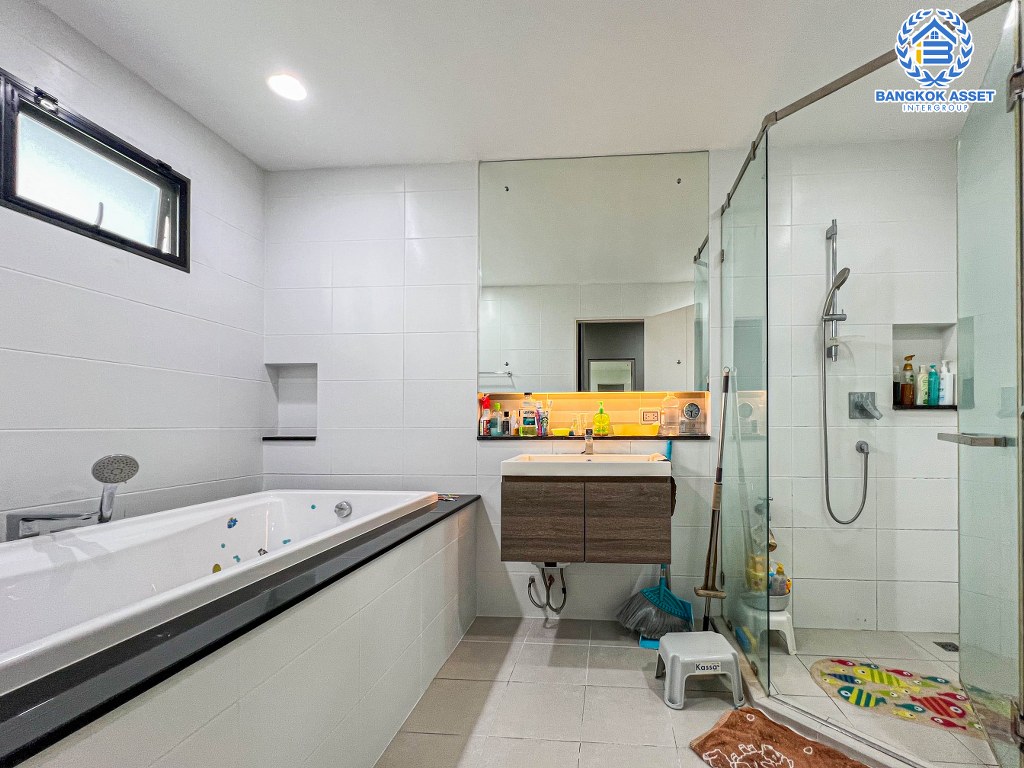 *****บ้านเดี่ยวมือสอง หลังใหญ่ จากแบรนด์ Sansiri โครงการ บุราสิริ ราชพฤกษ์-345 เนื้อที่กว่า 73 ตร.ว. ฟังก์ชัน 4 ห้องนอน 4 ห้องน้ำ 2 ที่จอดรถ สภาพสวยเหมือนใหม่ ทำเลดี เชื่อมต่อทั้งถนนสะพานนนทบุรี-บางบัวทอง, ถนนกาญจนาภิเษก, ถนนราชพฤกษ์ ใกล้เซ็นทรัลเวสต์เกต และอีเกียบางใหญ่