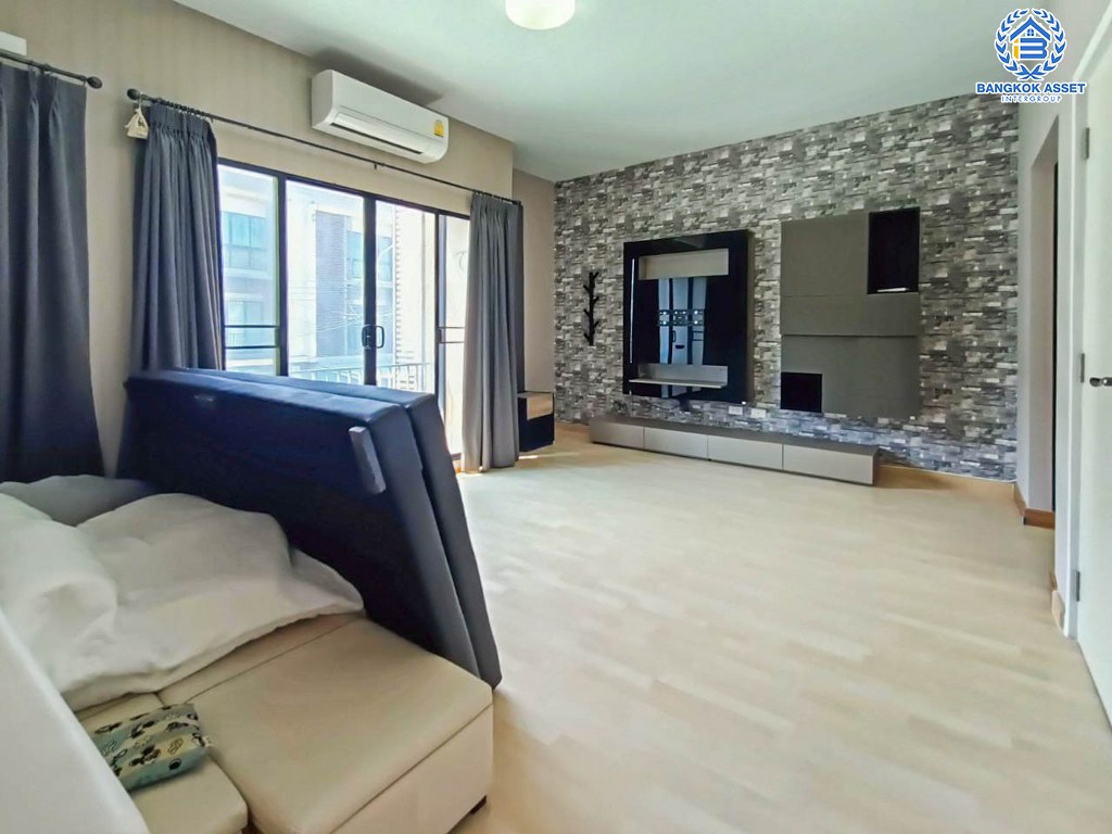 *****ทาวน์โฮมมือสอง โครงการ เดอะคอนเนคอัพ3 กาญจนาภิเษก เนื้อที่กว้าง 22 ตร.ว. ฟังก์ชัน 3 ห้องนอน 3 ห้องน้ำ 2 ที่จอดรถ บ้านสภาพดีเยี่ยม พร้อมเข้าอยุู่ โครงการตั้งบนทำเลเดินทางสะดวก เชื่อมต่อถนนเพชรเกษม ถนนกัลปพฤกษ์ ถนนกาญจนาภิเษก ใกล้รถไฟฟ้าสายสีน้ำเงิน "สถานีหลักสอง" และจุดขึ้นทางด่วน "พระราม2"