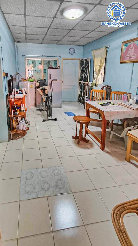 *****ทาวน์เฮ้าส์มือสองปทุมธานี หมู่บ้าน ราชพฤกษ์1 คลองหลวง เนื้อที่กว้าง 24.7 ตร.ว. ฟังก์ชัน 3 ห้องนอน 1 ห้องน้ำ บ้านร่มรื่น น่าอยู่ บนทำเลแห่งการเดินทาง เชื่อมต่อถนนพหลโยธิน, ถนนเชียงราก ใกล้จุดขึ้นทางด่วน "มหาวิทยาลัยธรรมศาสตร์ ศูนย์รังสิต" จองเลย!