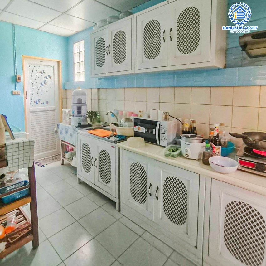 *****ทาวน์เฮ้าส์มือสองปทุมธานี หมู่บ้าน ราชพฤกษ์1 คลองหลวง เนื้อที่กว้าง 24.7 ตร.ว. ฟังก์ชัน 3 ห้องนอน 1 ห้องน้ำ บ้านร่มรื่น น่าอยู่ บนทำเลแห่งการเดินทาง เชื่อมต่อถนนพหลโยธิน, ถนนเชียงราก ใกล้จุดขึ้นทางด่วน "มหาวิทยาลัยธรรมศาสตร์ ศูนย์รังสิต" จองเลย!