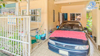 *****ทาวน์เฮ้าส์มือสองปทุมธานี หมู่บ้าน ราชพฤกษ์1 คลองหลวง เนื้อที่กว้าง 24.7 ตร.ว. ฟังก์ชัน 3 ห้องนอน 1 ห้องน้ำ บ้านร่มรื่น น่าอยู่ บนทำเลแห่งการเดินทาง เชื่อมต่อถนนพหลโยธิน, ถนนเชียงราก ใกล้จุดขึ้นทางด่วน "มหาวิทยาลัยธรรมศาสตร์ ศูนย์รังสิต" จองเลย!