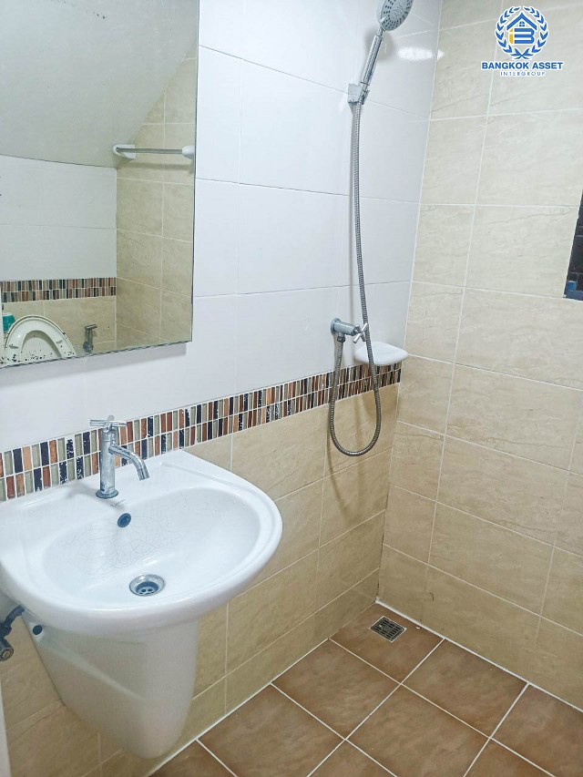 *****ทาวน์เฮ้าส์มือสองกรุงเทพมหานคร โครงการ กัสโต้ พระราม2 เนื้อที่กว้างเกือบ 22 ตร.ว. ฟังก์ชัน 4 ห้องนอน 3 ห้องน้ำ 2 ที่จอดรถ บ้านสภาพพร้อมอยู่ บนทำเลดี เชื่อมต่อถนนบางขุนเทียน, ถนนกาญจนาภิเษก, ถนนพระราม 2 ใกล้จุดขึ้นทางด่วน "เฉลิมมหานคร" จองเลย!