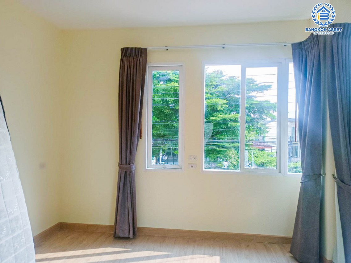 *****ทาวน์เฮ้าส์มือสองกรุงเทพมหานคร โครงการ กัสโต้ พระราม2 เนื้อที่กว้างเกือบ 22 ตร.ว. ฟังก์ชัน 4 ห้องนอน 3 ห้องน้ำ 2 ที่จอดรถ บ้านสภาพพร้อมอยู่ บนทำเลดี เชื่อมต่อถนนบางขุนเทียน, ถนนกาญจนาภิเษก, ถนนพระราม 2 ใกล้จุดขึ้นทางด่วน "เฉลิมมหานคร" จองเลย!