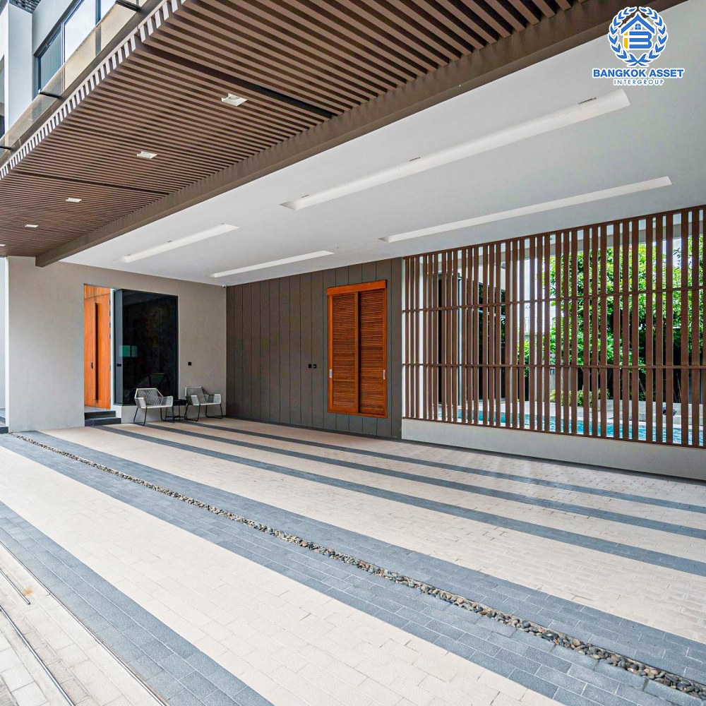 *****บ้านเดี่ยวมือสอง โครงการ เดอะ เจนทริ วิภาวดี จาก SC ASSET เนื้อที่ 136.90 ตร.ว. ฟังก์ชัน 5 ห้องนอน 7 ห้องน้ำ 4 ที่จอดรถ เหนือกว่าคำว่าบ้าน ตอบทุกมิติการอยู่อาศัยของคนรุ่นใหม่ บนทำเลแห่งการเดินทาง เชื่อมต่อถนนพหลโยธิน ใกล้รถไฟฟ้าสายสีแดง "สถานีหลักสี่" และดอนเมืองโทลล์เวย์