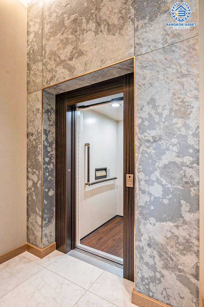 *****บ้านเดี่ยวมือสอง โครงการ เดอะ เจนทริ วิภาวดี จาก SC ASSET เนื้อที่ 136.90 ตร.ว. ฟังก์ชัน 5 ห้องนอน 7 ห้องน้ำ 4 ที่จอดรถ เหนือกว่าคำว่าบ้าน ตอบทุกมิติการอยู่อาศัยของคนรุ่นใหม่ บนทำเลแห่งการเดินทาง เชื่อมต่อถนนพหลโยธิน ใกล้รถไฟฟ้าสายสีแดง "สถานีหลักสี่" และดอนเมืองโทลล์เวย์