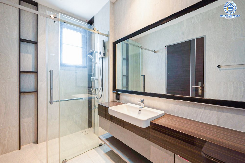 *****บ้านเดี่ยวมือสอง โครงการ เดอะ เจนทริ วิภาวดี จาก SC ASSET เนื้อที่ 136.90 ตร.ว. ฟังก์ชัน 5 ห้องนอน 7 ห้องน้ำ 4 ที่จอดรถ เหนือกว่าคำว่าบ้าน ตอบทุกมิติการอยู่อาศัยของคนรุ่นใหม่ บนทำเลแห่งการเดินทาง เชื่อมต่อถนนพหลโยธิน ใกล้รถไฟฟ้าสายสีแดง "สถานีหลักสี่" และดอนเมืองโทลล์เวย์