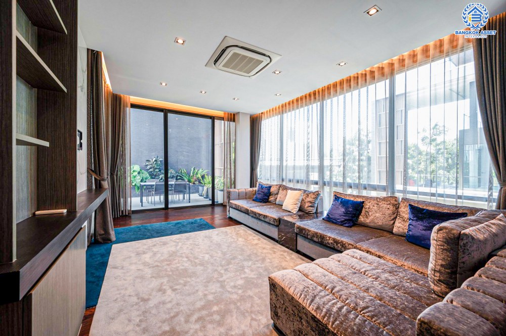 *****บ้านเดี่ยวมือสอง โครงการ เดอะ เจนทริ วิภาวดี จาก SC ASSET เนื้อที่ 136.90 ตร.ว. ฟังก์ชัน 5 ห้องนอน 7 ห้องน้ำ 4 ที่จอดรถ เหนือกว่าคำว่าบ้าน ตอบทุกมิติการอยู่อาศัยของคนรุ่นใหม่ บนทำเลแห่งการเดินทาง เชื่อมต่อถนนพหลโยธิน ใกล้รถไฟฟ้าสายสีแดง "สถานีหลักสี่" และดอนเมืองโทลล์เวย์