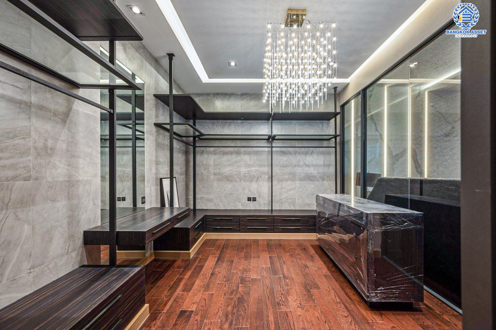 *****บ้านเดี่ยวมือสอง โครงการ เดอะ เจนทริ วิภาวดี จาก SC ASSET เนื้อที่ 136.90 ตร.ว. ฟังก์ชัน 5 ห้องนอน 7 ห้องน้ำ 4 ที่จอดรถ เหนือกว่าคำว่าบ้าน ตอบทุกมิติการอยู่อาศัยของคนรุ่นใหม่ บนทำเลแห่งการเดินทาง เชื่อมต่อถนนพหลโยธิน ใกล้รถไฟฟ้าสายสีแดง "สถานีหลักสี่" และดอนเมืองโทลล์เวย์