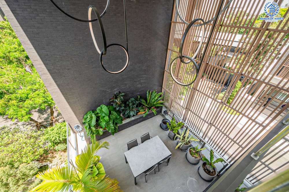 *****บ้านเดี่ยวมือสอง โครงการ เดอะ เจนทริ วิภาวดี จาก SC ASSET เนื้อที่ 136.90 ตร.ว. ฟังก์ชัน 5 ห้องนอน 7 ห้องน้ำ 4 ที่จอดรถ เหนือกว่าคำว่าบ้าน ตอบทุกมิติการอยู่อาศัยของคนรุ่นใหม่ บนทำเลแห่งการเดินทาง เชื่อมต่อถนนพหลโยธิน ใกล้รถไฟฟ้าสายสีแดง "สถานีหลักสี่" และดอนเมืองโทลล์เวย์