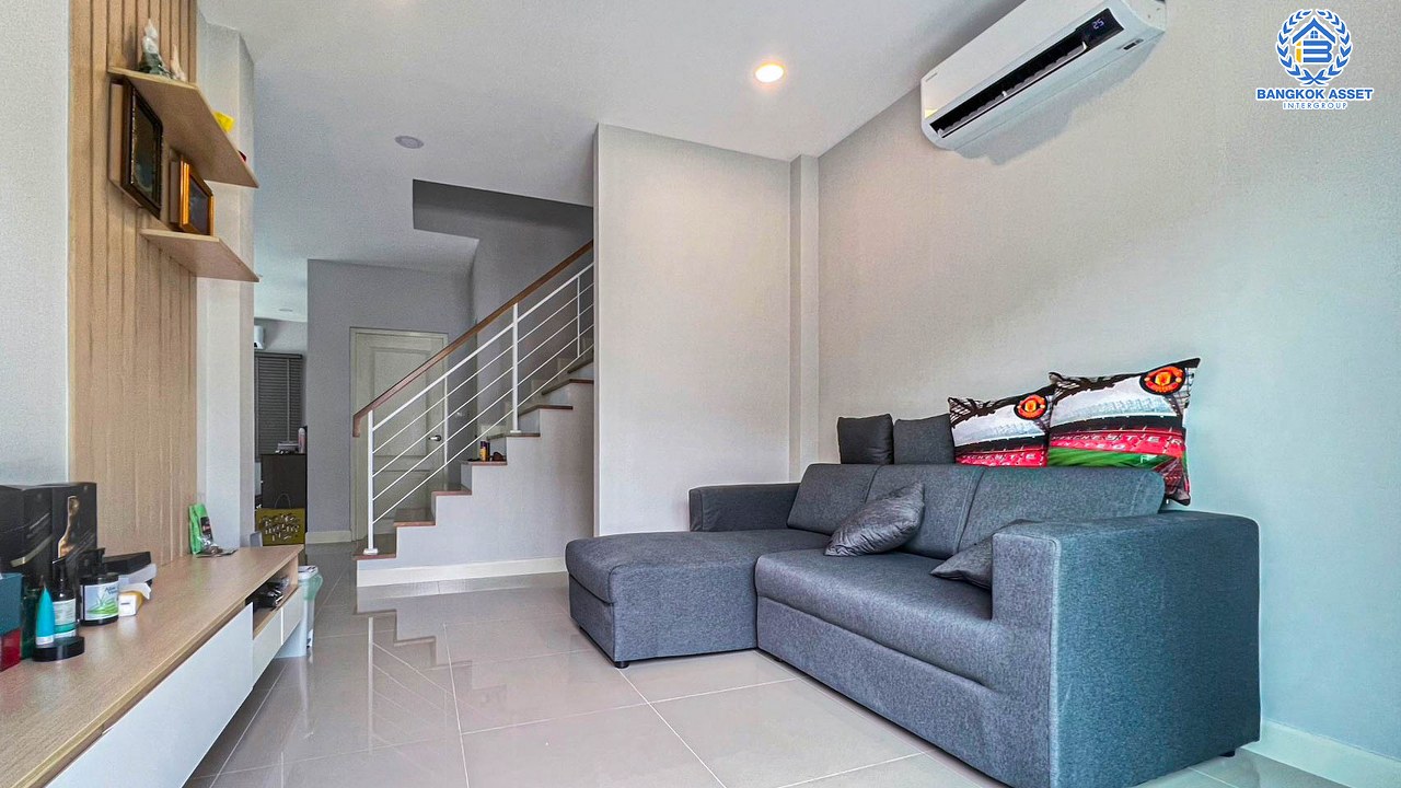 *****บ้านแฝดมือสองปทุมธานี โครงการ เซนโทร ชัยพฤกษ์-345 เนื้อที่กว้าง 38.2 ตร.ว. ฟังก์ชัน 3 ห้องนอน 3 ห้องน้ำ 2 ที่จอดรถ แถมฟรี! 5 เครื่องปรับอากาศ บนทำเลแห่งการเดินทาง เชื่อมต่อถนน 345, ถนนราชพฤกษ์ ใกล้จุดขึ้นทางด่วน "อุดรรักษา" จองเลย!