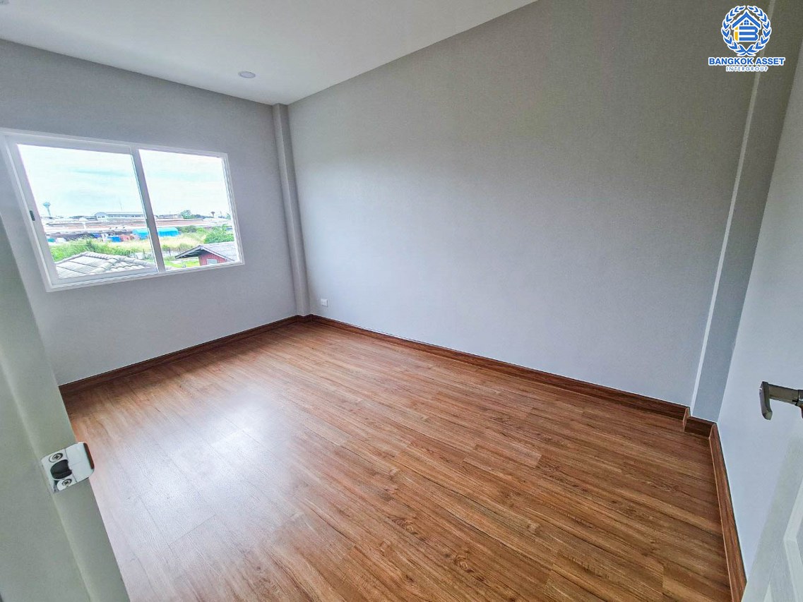 *****บ้านแฝดมือสองปทุมธานี โครงการ เซนโทร ชัยพฤกษ์-345 เนื้อที่กว้าง 38.2 ตร.ว. ฟังก์ชัน 3 ห้องนอน 3 ห้องน้ำ 2 ที่จอดรถ แถมฟรี! 5 เครื่องปรับอากาศ บนทำเลแห่งการเดินทาง เชื่อมต่อถนน 345, ถนนราชพฤกษ์ ใกล้จุดขึ้นทางด่วน "อุดรรักษา" จองเลย!