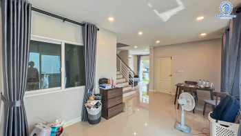 *****บ้านแฝดมือสองปทุมธานี โครงการ เซนโทร ชัยพฤกษ์-345 เนื้อที่กว้าง 38.2 ตร.ว. ฟังก์ชัน 3 ห้องนอน 3 ห้องน้ำ 2 ที่จอดรถ แถมฟรี! 5 เครื่องปรับอากาศ บนทำเลแห่งการเดินทาง เชื่อมต่อถนน 345, ถนนราชพฤกษ์ ใกล้จุดขึ้นทางด่วน "อุดรรักษา" จองเลย!