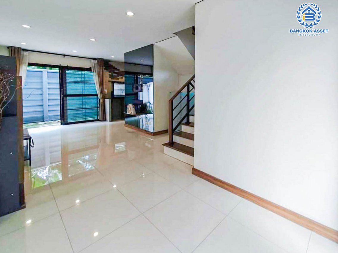 *****ทาวน์เฮ้าส์มือสองนนทบุรี โครงการ เนเชอร่า เทรนด์ รัตนาธิเบศร์ เนื้อที่ 16 ตร.ว. ฟังก์ชัน 3 ห้องนอน 2 ห้องน้ำ 1 ที่จอดรถ บ้านสภาพสวย พร้อมเข้าอยู่ บนทำเลเดินทางสะดวก เชื่อมต่อถนนราชพฤกษ์, ถนนรัตนาธิเบศร์ ใกล้รถไฟฟ้าสายสีม่วง "สถานีบางพลู" และจุดขึ้นทางด่วน "งามวงศ์วาน"