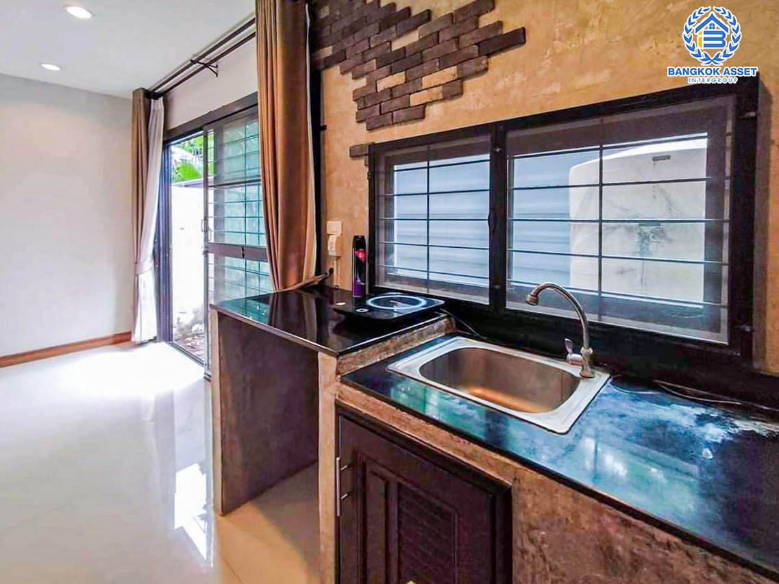 *****ทาวน์เฮ้าส์มือสองนนทบุรี โครงการ เนเชอร่า เทรนด์ รัตนาธิเบศร์ เนื้อที่ 16 ตร.ว. ฟังก์ชัน 3 ห้องนอน 2 ห้องน้ำ 1 ที่จอดรถ บ้านสภาพสวย พร้อมเข้าอยู่ บนทำเลเดินทางสะดวก เชื่อมต่อถนนราชพฤกษ์, ถนนรัตนาธิเบศร์ ใกล้รถไฟฟ้าสายสีม่วง "สถานีบางพลู" และจุดขึ้นทางด่วน "งามวงศ์วาน"