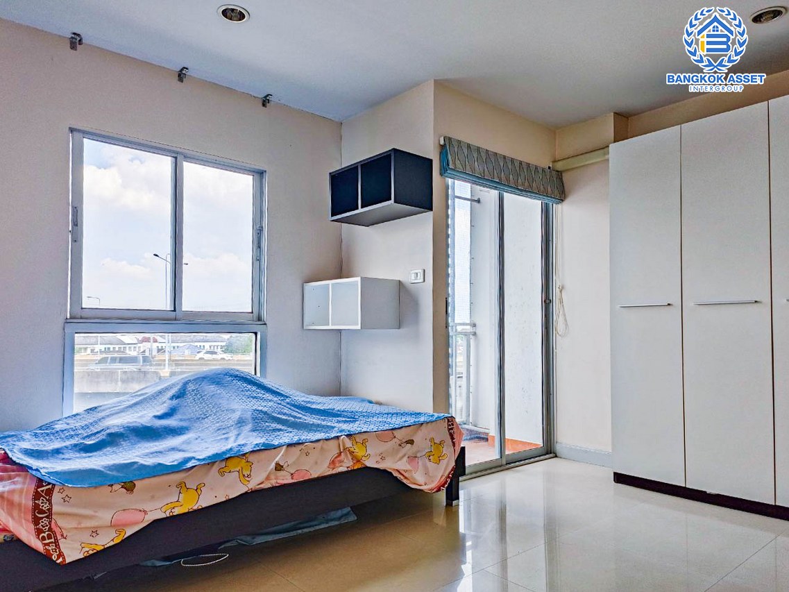 *****คอนโดมิเนียมมือสองกรุงเทพฯ โครงการ รีเจ้นท์โฮม อาคาร6/1 ประชาชื่น ห้องมุม! เนื้อที่ 63.01 ตร.ม. ฟังก์ชัน 2 ห้องนอน 2 ห้องน้ำ สภาพภายในพร้อมเข้าอยู่ แถมฟรี! 2 เครื่องปรับอากาศ บนทำเลเชื่อมต่อถนนประชาชื่น, ถนนรัชดาภิเษก, ถนนพหลโยธิน ใกล้รถไฟฟ้าสายสีแดงเข้ม "สถานีจุตจักร" และจุดขึ้นทางด่วน "ศรีรัช"