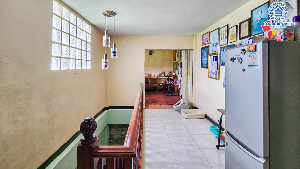 *****บ้านเดี่ยวมือสอง ซอยพหลโยธิน62 พหลโยธิน เนื้อที่กว้าง 61 ตร.ว. ฟังก์ชัน 5 ห้องนอน 4 ห้องน้ำ 4 ที่จอดรถ บนทำเลเดินทางสะดวก เชื่อมต่อเข้า-ออกในเมืองได้ง่าย ทั้ง ถนนพหลโยธิน ถนนลำลูกกา ถนนนรังสิต-นครนายก ใกล้รถไฟฟ้าสายสีเขียว "สถานีคูคต"