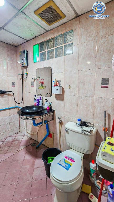 *****บ้านเดี่ยวมือสอง ซอยพหลโยธิน62 พหลโยธิน เนื้อที่กว้าง 61 ตร.ว. ฟังก์ชัน 5 ห้องนอน 4 ห้องน้ำ 4 ที่จอดรถ บนทำเลเดินทางสะดวก เชื่อมต่อเข้า-ออกในเมืองได้ง่าย ทั้ง ถนนพหลโยธิน ถนนลำลูกกา ถนนนรังสิต-นครนายก ใกล้รถไฟฟ้าสายสีเขียว "สถานีคูคต"