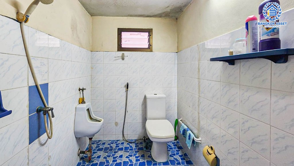 *****บ้านเดี่ยวมือสอง ซอยพหลโยธิน62 พหลโยธิน เนื้อที่กว้าง 61 ตร.ว. ฟังก์ชัน 5 ห้องนอน 4 ห้องน้ำ 4 ที่จอดรถ บนทำเลเดินทางสะดวก เชื่อมต่อเข้า-ออกในเมืองได้ง่าย ทั้ง ถนนพหลโยธิน ถนนลำลูกกา ถนนนรังสิต-นครนายก ใกล้รถไฟฟ้าสายสีเขียว "สถานีคูคต"