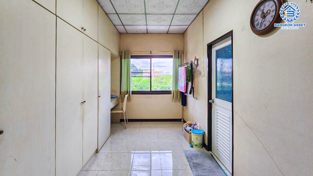 *****บ้านเดี่ยวมือสอง ซอยพหลโยธิน62 พหลโยธิน เนื้อที่กว้าง 61 ตร.ว. ฟังก์ชัน 5 ห้องนอน 4 ห้องน้ำ 4 ที่จอดรถ บนทำเลเดินทางสะดวก เชื่อมต่อเข้า-ออกในเมืองได้ง่าย ทั้ง ถนนพหลโยธิน ถนนลำลูกกา ถนนนรังสิต-นครนายก ใกล้รถไฟฟ้าสายสีเขียว "สถานีคูคต"