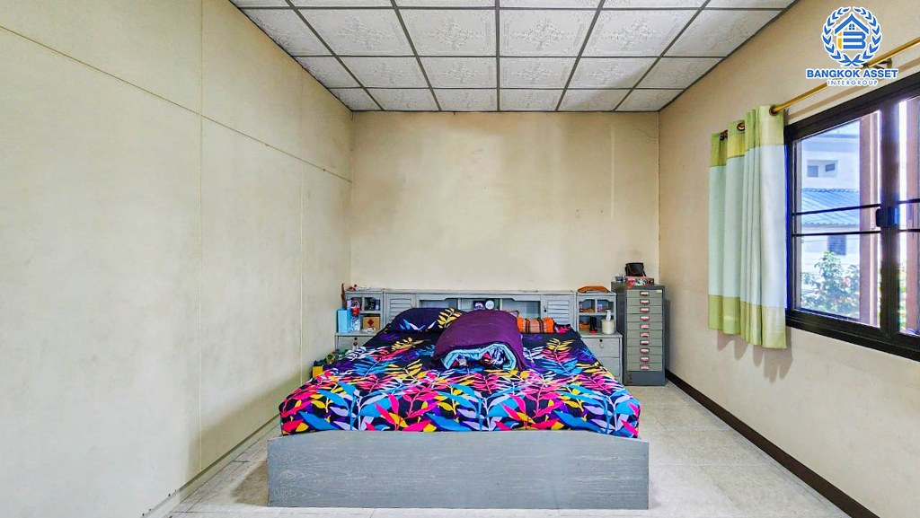 *****บ้านเดี่ยวมือสอง ซอยพหลโยธิน62 พหลโยธิน เนื้อที่กว้าง 61 ตร.ว. ฟังก์ชัน 5 ห้องนอน 4 ห้องน้ำ 4 ที่จอดรถ บนทำเลเดินทางสะดวก เชื่อมต่อเข้า-ออกในเมืองได้ง่าย ทั้ง ถนนพหลโยธิน ถนนลำลูกกา ถนนนรังสิต-นครนายก ใกล้รถไฟฟ้าสายสีเขียว "สถานีคูคต"