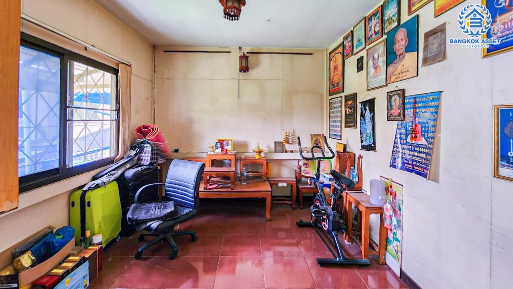 *****บ้านเดี่ยวมือสอง ซอยพหลโยธิน62 พหลโยธิน เนื้อที่กว้าง 61 ตร.ว. ฟังก์ชัน 5 ห้องนอน 4 ห้องน้ำ 4 ที่จอดรถ บนทำเลเดินทางสะดวก เชื่อมต่อเข้า-ออกในเมืองได้ง่าย ทั้ง ถนนพหลโยธิน ถนนลำลูกกา ถนนนรังสิต-นครนายก ใกล้รถไฟฟ้าสายสีเขียว "สถานีคูคต"