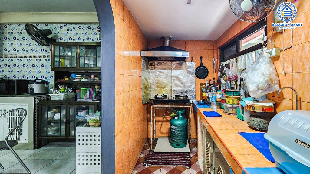 *****บ้านเดี่ยวมือสอง ซอยพหลโยธิน62 พหลโยธิน เนื้อที่กว้าง 61 ตร.ว. ฟังก์ชัน 5 ห้องนอน 4 ห้องน้ำ 4 ที่จอดรถ บนทำเลเดินทางสะดวก เชื่อมต่อเข้า-ออกในเมืองได้ง่าย ทั้ง ถนนพหลโยธิน ถนนลำลูกกา ถนนนรังสิต-นครนายก ใกล้รถไฟฟ้าสายสีเขียว "สถานีคูคต"