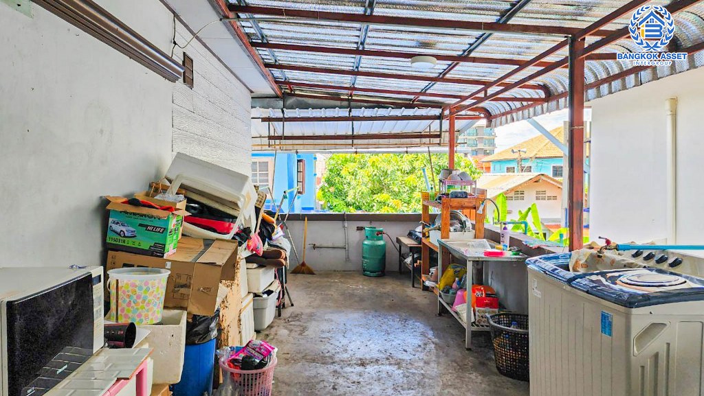 *****บ้านเดี่ยวมือสอง ซอยพหลโยธิน62 พหลโยธิน เนื้อที่กว้าง 61 ตร.ว. ฟังก์ชัน 5 ห้องนอน 4 ห้องน้ำ 4 ที่จอดรถ บนทำเลเดินทางสะดวก เชื่อมต่อเข้า-ออกในเมืองได้ง่าย ทั้ง ถนนพหลโยธิน ถนนลำลูกกา ถนนนรังสิต-นครนายก ใกล้รถไฟฟ้าสายสีเขียว "สถานีคูคต"