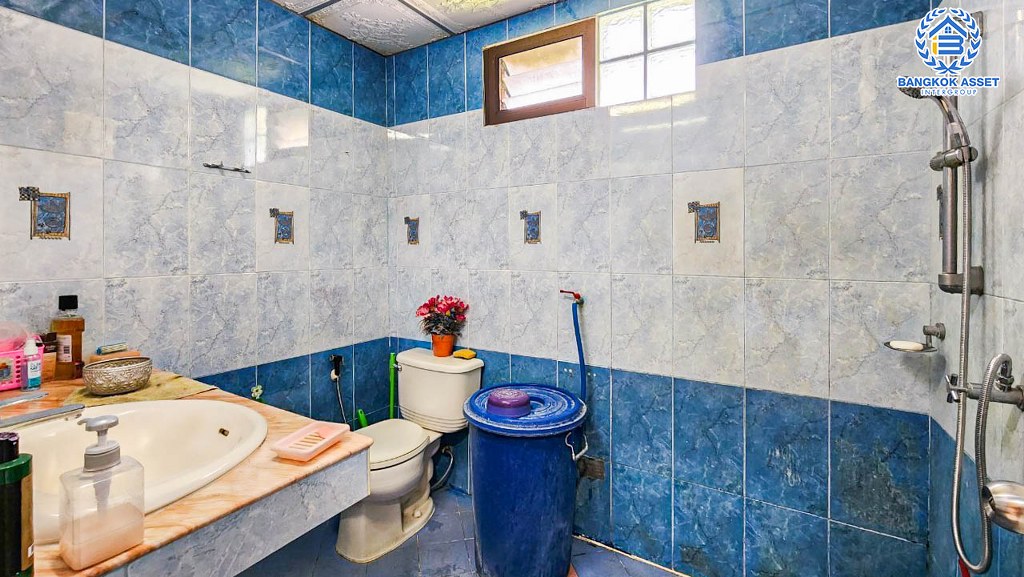 *****บ้านเดี่ยวมือสอง ซอยพหลโยธิน62 พหลโยธิน เนื้อที่กว้าง 61 ตร.ว. ฟังก์ชัน 5 ห้องนอน 4 ห้องน้ำ 4 ที่จอดรถ บนทำเลเดินทางสะดวก เชื่อมต่อเข้า-ออกในเมืองได้ง่าย ทั้ง ถนนพหลโยธิน ถนนลำลูกกา ถนนนรังสิต-นครนายก ใกล้รถไฟฟ้าสายสีเขียว "สถานีคูคต"