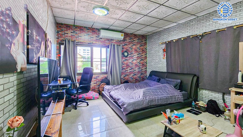 *****บ้านเดี่ยวมือสอง ซอยพหลโยธิน62 พหลโยธิน เนื้อที่กว้าง 61 ตร.ว. ฟังก์ชัน 5 ห้องนอน 4 ห้องน้ำ 4 ที่จอดรถ บนทำเลเดินทางสะดวก เชื่อมต่อเข้า-ออกในเมืองได้ง่าย ทั้ง ถนนพหลโยธิน ถนนลำลูกกา ถนนนรังสิต-นครนายก ใกล้รถไฟฟ้าสายสีเขียว "สถานีคูคต"