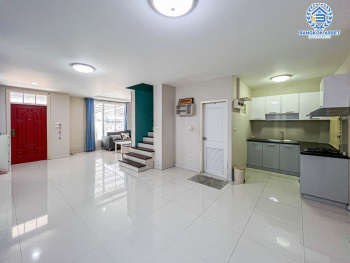 *****ทาวน์เฮ้าส์มือสองปทุมธานี โครงการ เดอะโฟริเอช รังสิต-นครนายก หลังมุม! เนื้อที่กว้างมากถึง 38.4 ตร.ว. ฟังก์ชัน 3 ห้องนอน 3 ห้องน้ำ 2 ที่จอดรถ บ้านสภาพดี แถมฟรี! 4 เครื่องปรับอากาศ บนทำเลเข้า-ออกเมืองสะดวก เชื่อมต่อถนนลำลูกกา, ถนนรังสิต-นครนายก