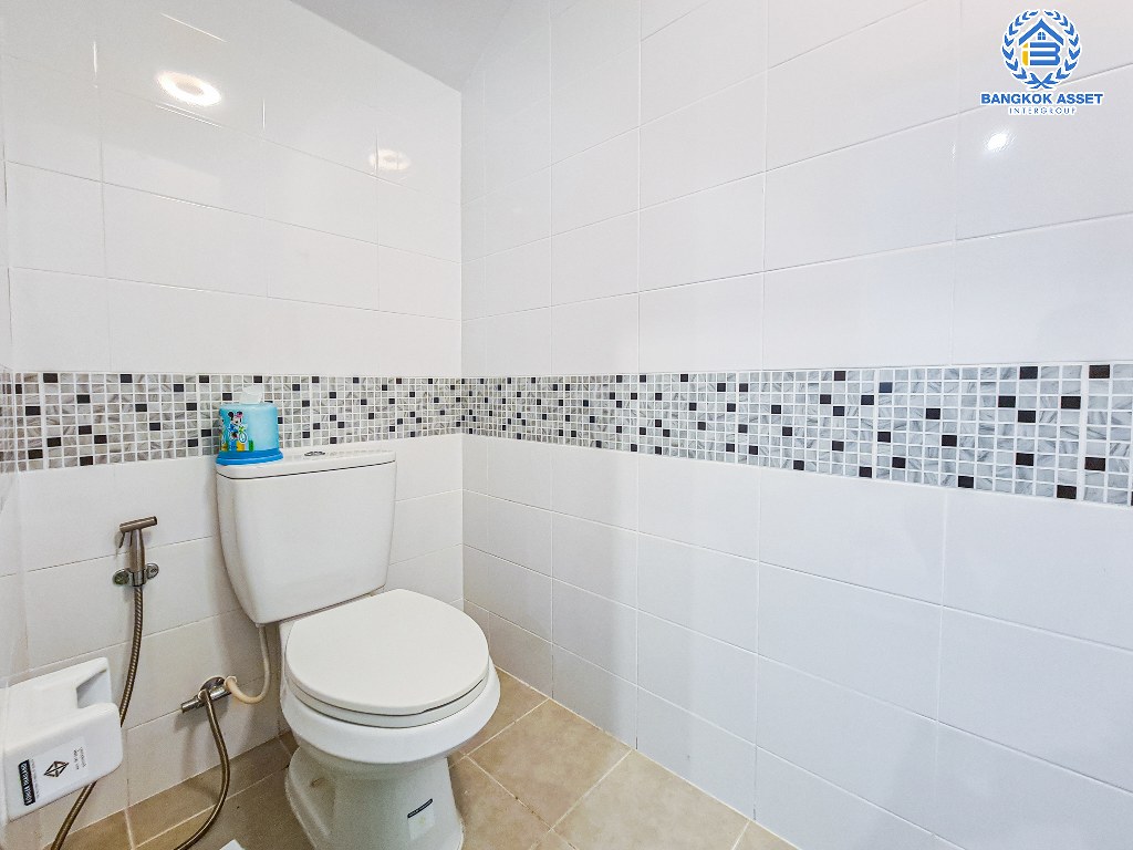 *****บ้านแฝดมือสอง โครงการ เดอะแพลนท์ คลองบางไผ่ สเตชั่น กาญจนาภิเษก เนื้อที่ 35 ตร.ว. ฟังก์ชัน 2 ห้องนอน 3 ห้องน้ำ 2 ที่จอดรถ บ้านกว้าง บรรยากาศเป็นส่วนตัว บนทำเลเดินทางสะดวก เชื่อมต่อถนนรัตนาธิเบศร์ ถนนกาญจนาภิเษก ใกล้รถไฟฟ้าสายสีม่วง "สถานีคลองบางไผ่" และจุดขึ้นทางด่วน "กาญจนาภิเษก"