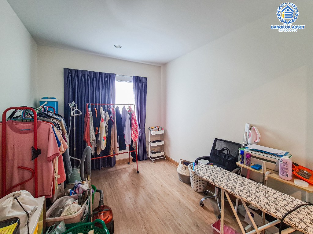 *****บ้านแฝดมือสอง โครงการ เดอะแพลนท์ คลองบางไผ่ สเตชั่น กาญจนาภิเษก เนื้อที่ 35 ตร.ว. ฟังก์ชัน 2 ห้องนอน 3 ห้องน้ำ 2 ที่จอดรถ บ้านกว้าง บรรยากาศเป็นส่วนตัว บนทำเลเดินทางสะดวก เชื่อมต่อถนนรัตนาธิเบศร์ ถนนกาญจนาภิเษก ใกล้รถไฟฟ้าสายสีม่วง "สถานีคลองบางไผ่" และจุดขึ้นทางด่วน "กาญจนาภิเษก"