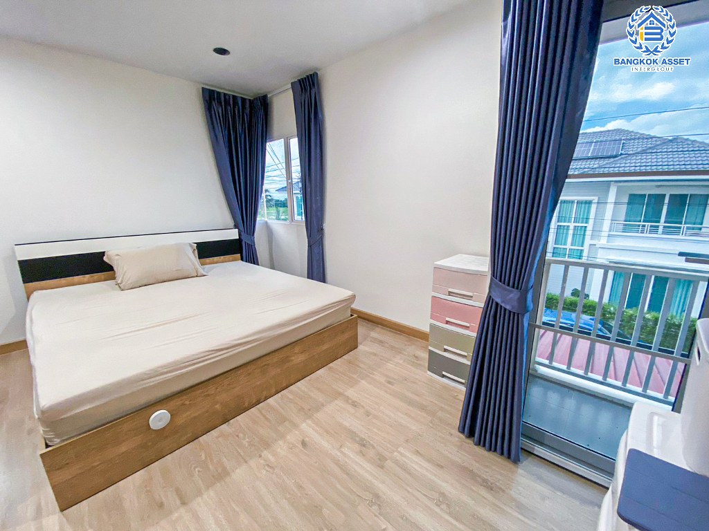 *****บ้านแฝดมือสอง โครงการ เดอะแพลนท์ คลองบางไผ่ สเตชั่น กาญจนาภิเษก เนื้อที่ 35 ตร.ว. ฟังก์ชัน 2 ห้องนอน 3 ห้องน้ำ 2 ที่จอดรถ บ้านกว้าง บรรยากาศเป็นส่วนตัว บนทำเลเดินทางสะดวก เชื่อมต่อถนนรัตนาธิเบศร์ ถนนกาญจนาภิเษก ใกล้รถไฟฟ้าสายสีม่วง "สถานีคลองบางไผ่" และจุดขึ้นทางด่วน "กาญจนาภิเษก"