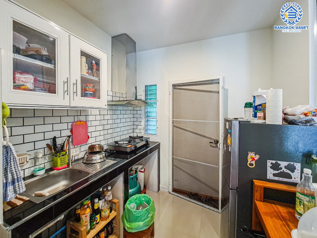 *****บ้านแฝดมือสอง โครงการ เดอะแพลนท์ คลองบางไผ่ สเตชั่น กาญจนาภิเษก เนื้อที่ 35 ตร.ว. ฟังก์ชัน 2 ห้องนอน 3 ห้องน้ำ 2 ที่จอดรถ บ้านกว้าง บรรยากาศเป็นส่วนตัว บนทำเลเดินทางสะดวก เชื่อมต่อถนนรัตนาธิเบศร์ ถนนกาญจนาภิเษก ใกล้รถไฟฟ้าสายสีม่วง "สถานีคลองบางไผ่" และจุดขึ้นทางด่วน "กาญจนาภิเษก"