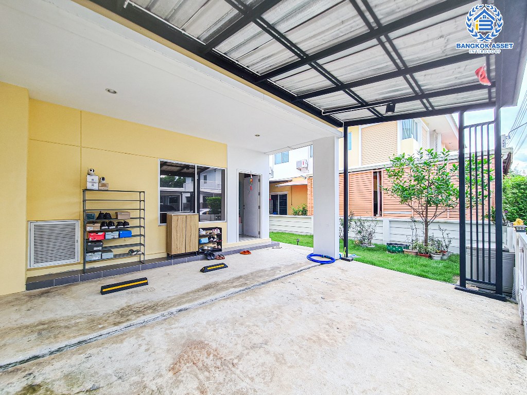 *****บ้านแฝดมือสอง โครงการ เดอะแพลนท์ คลองบางไผ่ สเตชั่น กาญจนาภิเษก เนื้อที่ 35 ตร.ว. ฟังก์ชัน 2 ห้องนอน 3 ห้องน้ำ 2 ที่จอดรถ บ้านกว้าง บรรยากาศเป็นส่วนตัว บนทำเลเดินทางสะดวก เชื่อมต่อถนนรัตนาธิเบศร์ ถนนกาญจนาภิเษก ใกล้รถไฟฟ้าสายสีม่วง "สถานีคลองบางไผ่" และจุดขึ้นทางด่วน "กาญจนาภิเษก"