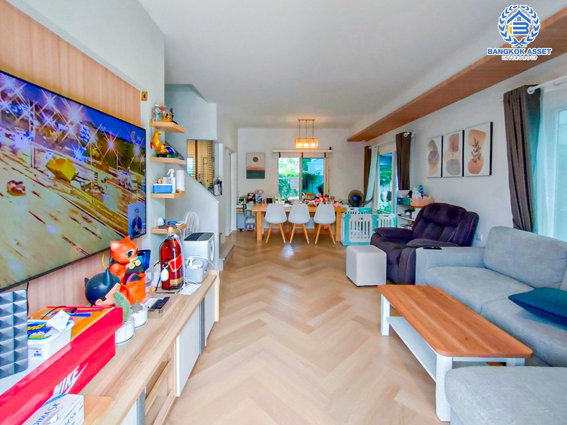 *****บ้านแฝดมือสองนนทบุรี โครงการ Villaggio บางใหญ่ เนื้อที่กว้าง 39.4 ตร.ว. ฟังก์ชัน 3 ห้องนอน 3 ห้องน้ำ 2 ที่จอดรถ บ้านสภาพใหม่ พร้อมเข้าอยู่ ต่อเติมแล้ว บนทำเลเชื่อมต่อถนนกาญจนาภิเษก ใกล้รถไฟฟ้าสายสีม่วง "สถานีคลองบางไผ่" และจุดขึ้นทางด่วน "ศรีรัช"